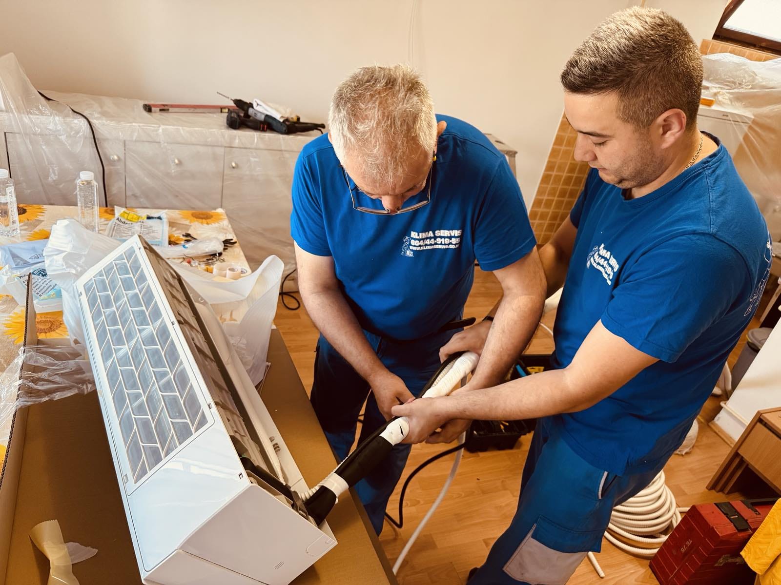 Instalacija cevi unutrašnje jedinice klima uređaja Novi Sad Novo Naselje